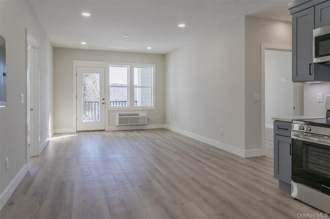 Photo - 124 S Main St