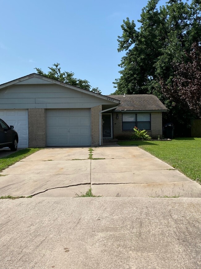 Building Photo - 2902 SW 86th St