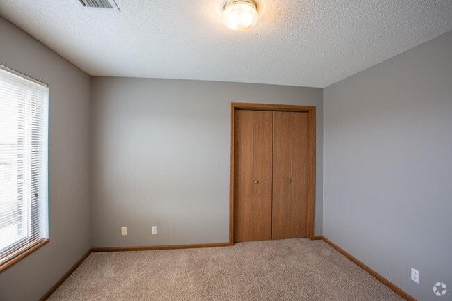 3BR, 1BA - 1258 SF
