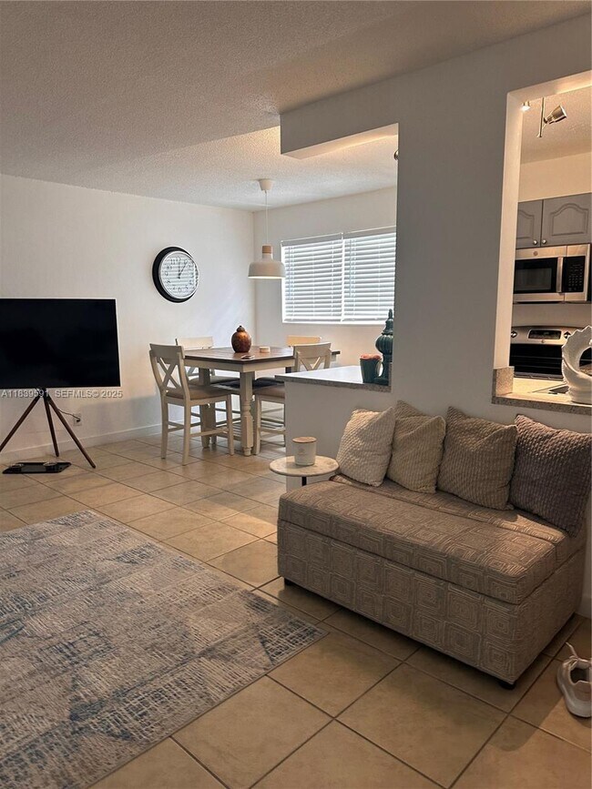 Building Photo - 1100 NE 1st Ct Unit 103