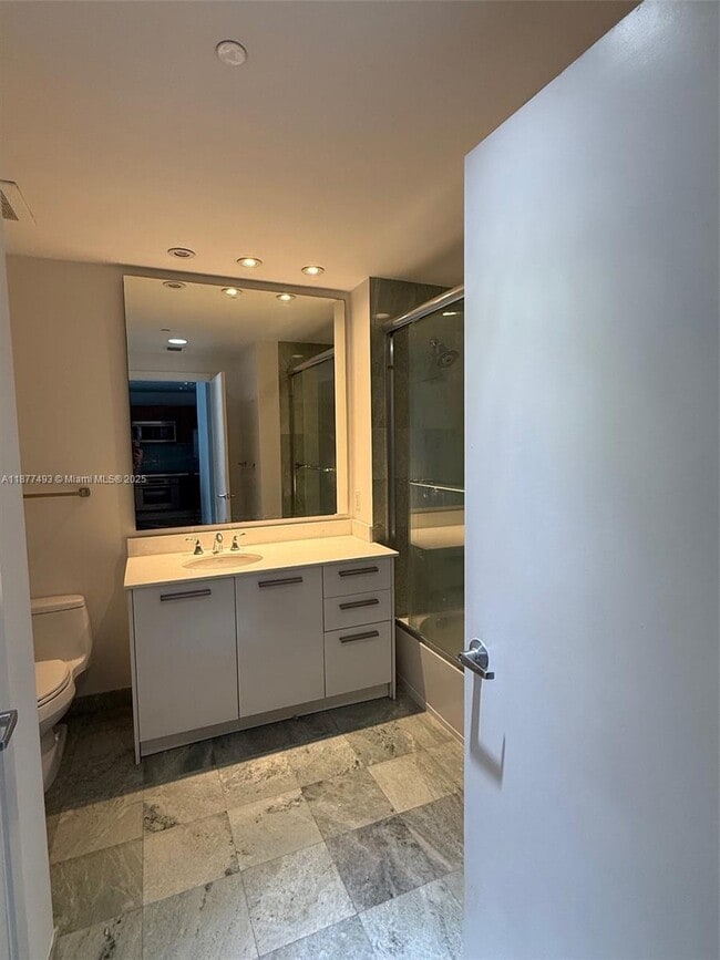 Photo - 1050 Brickell Ave Unidad 2906