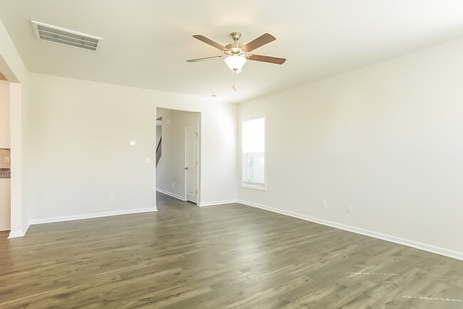 Photo - 582 Count Fleet Ct