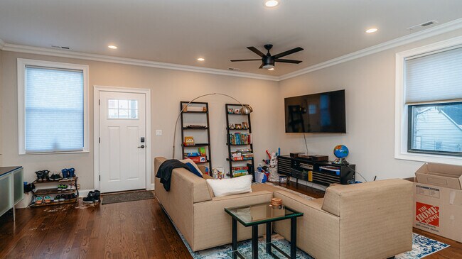 Photo - 1933 S May St Unit 1R