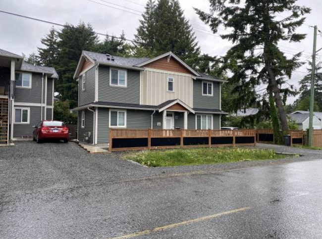 Building Photo - 1801 Hallen Ave Unit 2