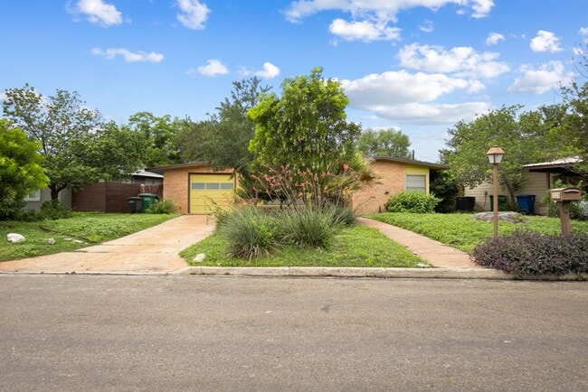 Photo - 2 Bed/2 Bath in Northeast Park Subdivision w/ pool
