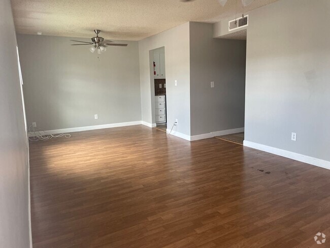 Building Photo - 2215 Jonathan Dr NW Unit Apartment C