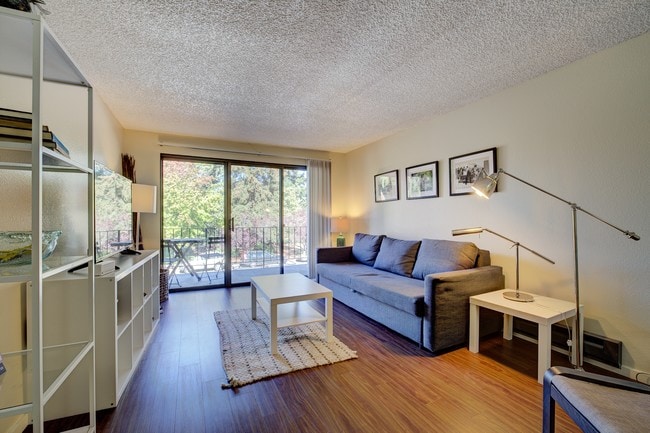 Oliver Apartments