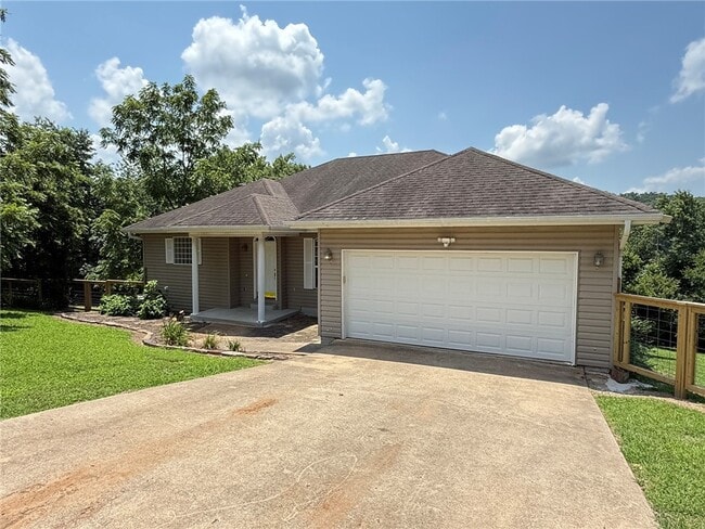 Building Photo - 18033 Broadview Dr