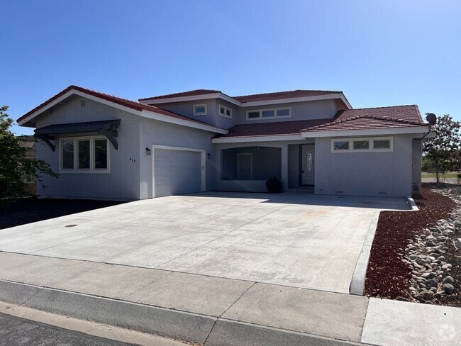 Building Photo - FANTASTIC 2 STORY HOME, 3 bedroom, 2.5 bat...