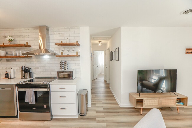 Photo - 9512 18th Bay St