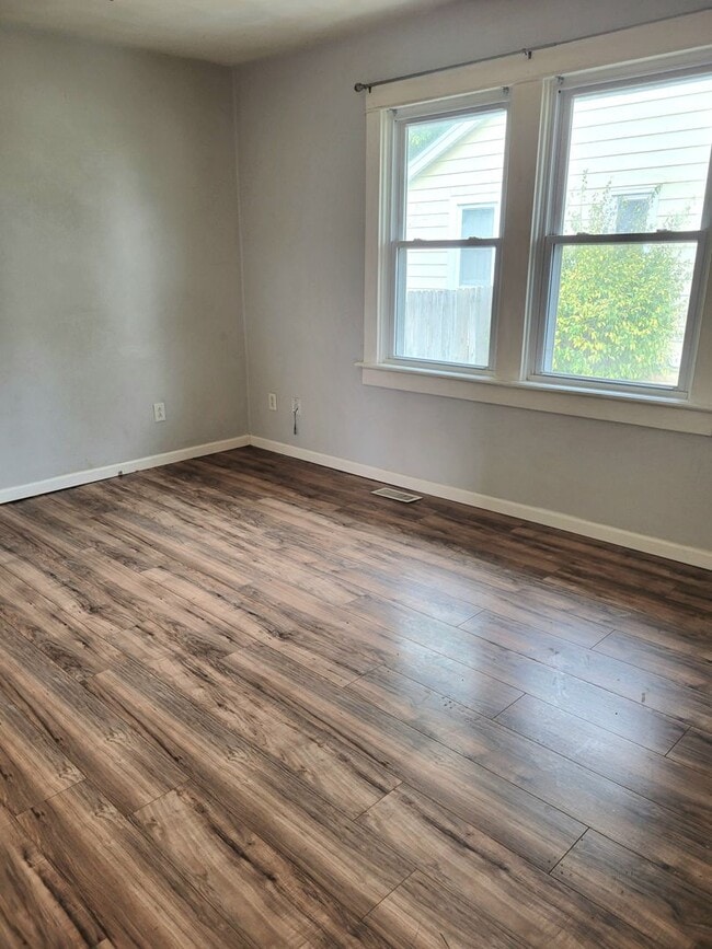 Photo - Updated and rent ready...450 Hamilton, Woo...