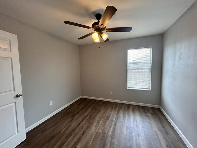 Photo - Beautiful Duplex!