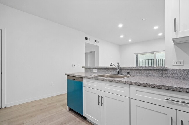 Photo - Yaya Columbus