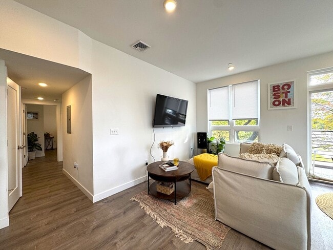 Photo - 302 Broadway Unidad 303