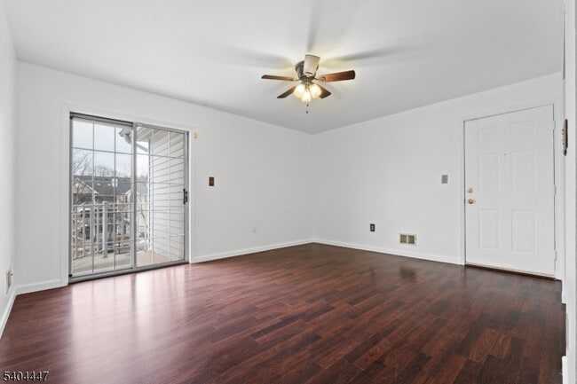 Photo - 12 Kingston Run