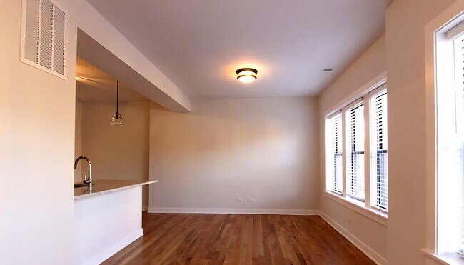 Photo - 2205 W Eastwood Ave Unit 2