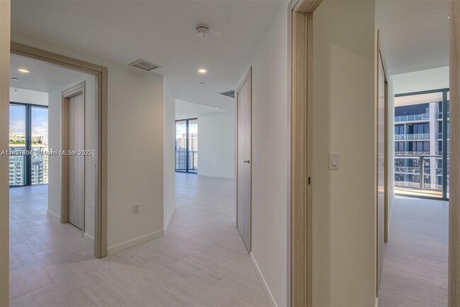 Photo - 1000 Brickell Plaza Unit 4715