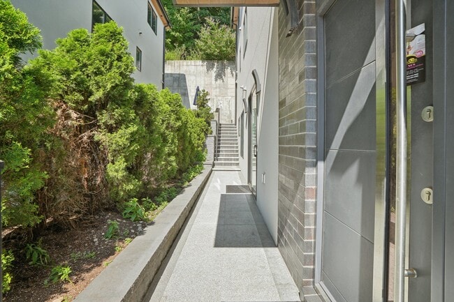 Photo - 714 Undercliff Ave Unit # 714