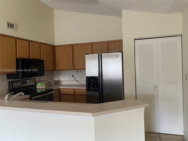 Photo - 2445 SW 18th Terrace Unidad 805 Rental