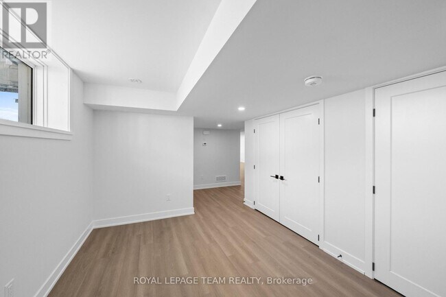 Photo - 1140 Moore St