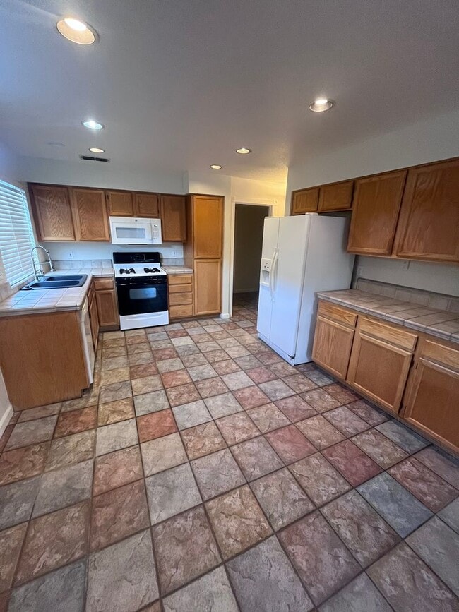 Photo - BEAUTIFUL UPDATED HOME IN WEST ROSEVILLE!!