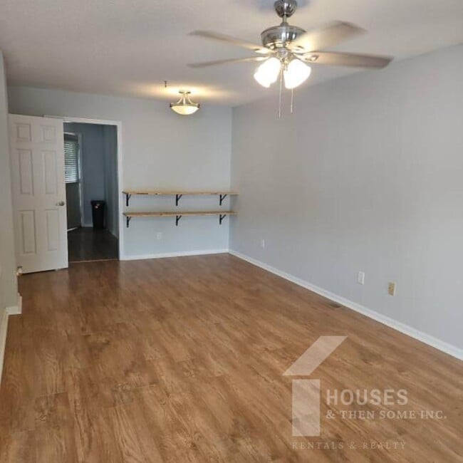 Photo - 553 Memorial Dr Ext