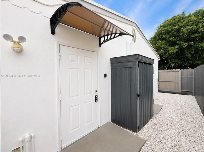 Building Photo - 330 NW 56th Ave. Unit 2