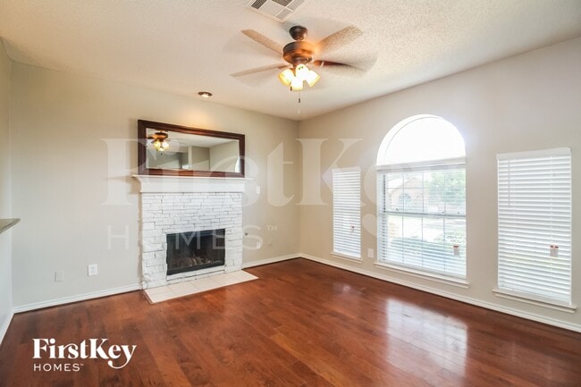 Photo - 5611 Chimney Rock Dr