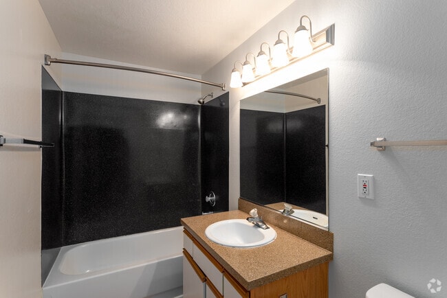 2BR, 2BA - 933-1,094SF
