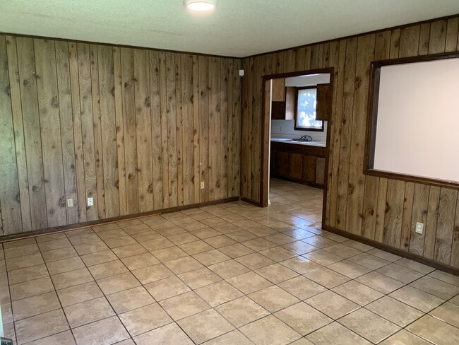 Building Photo - 1941 Clifton Ave Rental