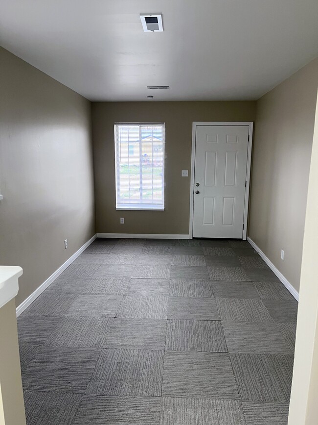 Building Photo - 103 Sibley Rd Unit A