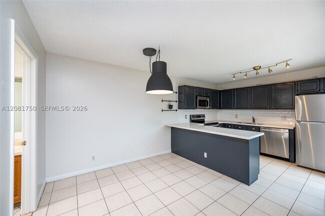 2536 Camelot Ct