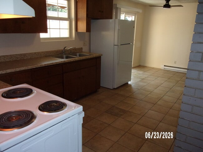 Building Photo - 1042 Neil St NE Unit #2