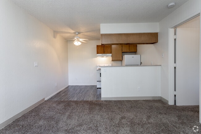 1BR, 1BA - 472 SF