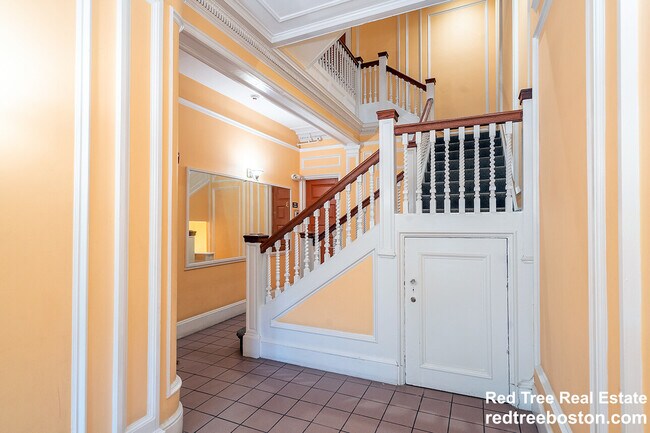 379 Commonwealth Ave Unit 2