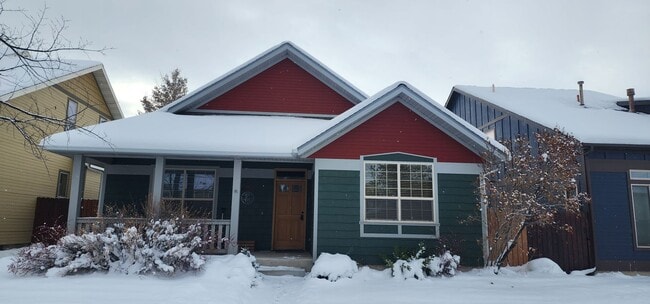 Cute Bungalow style home in Bozeman! - Cute Bungalow style home in Bozeman!