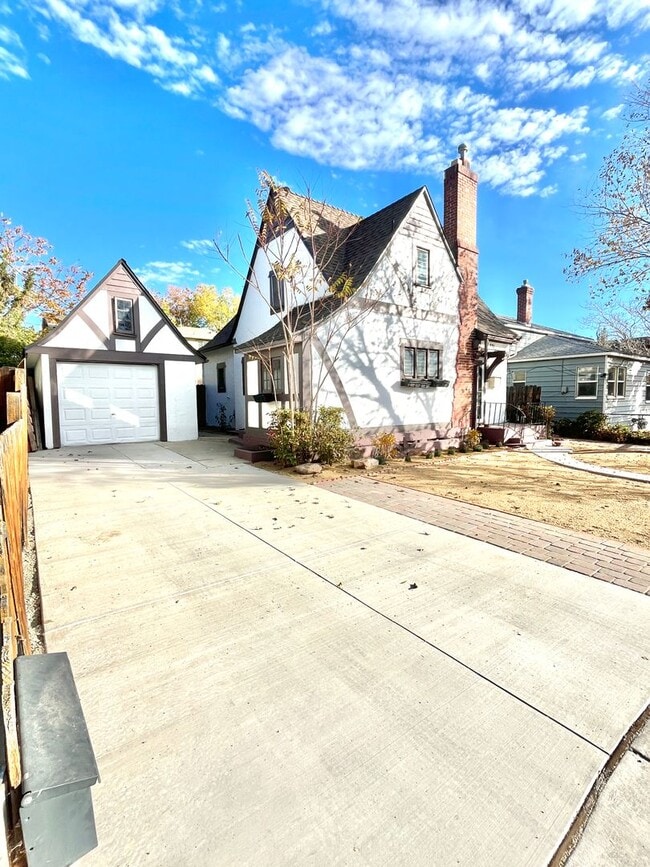 Photo - Charming 3-Bedroom Home in Midtown - Avail...