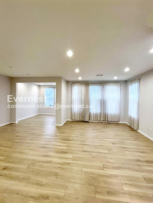 Photo - 830 S Greenway Dr