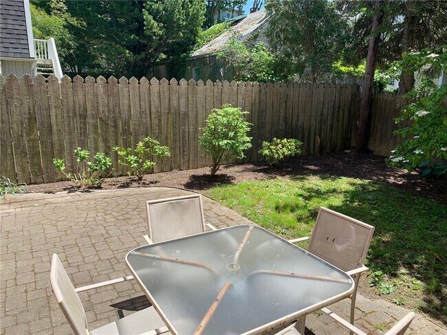 Photo - 27 Young St Unit 2