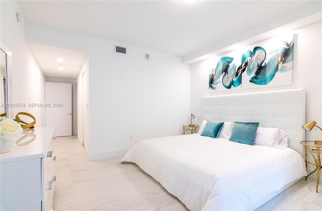 Photo - 488 NE 18th St Unidad 615
