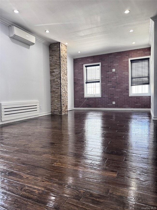 Building Photo - 86-18 95th Ave Unit 2nd Floor