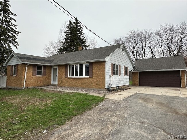 Building Photo - 2791 N Forest Rd