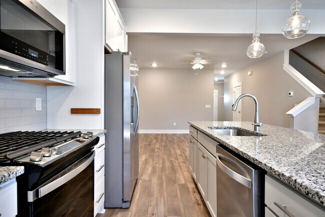 Photo - 26 Starlake Rd
