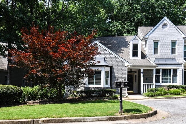 Building Photo - 304 Bridle Path