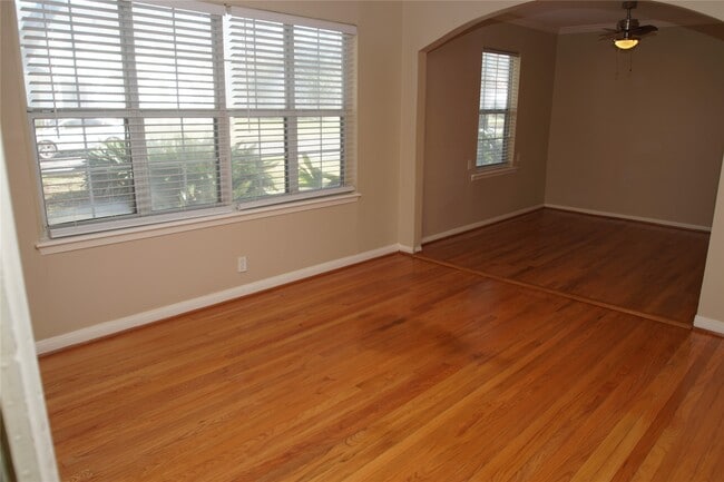 Building Photo - 5564 Aspen St Rental