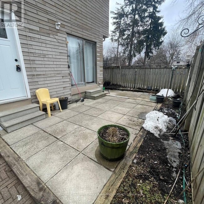 Photo - 82 Sanford St