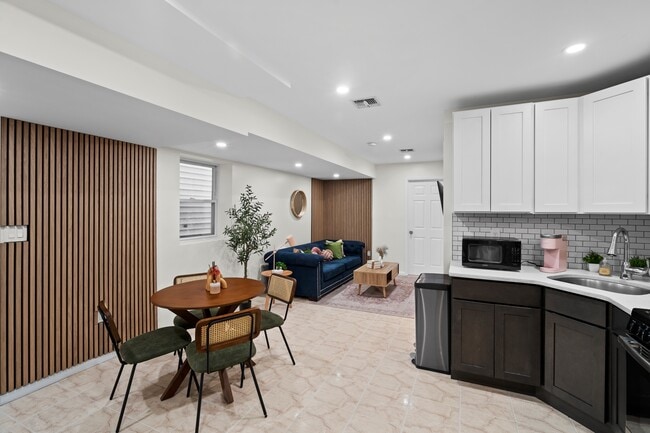 Building Photo - 303 Arlington Ave Unit 1