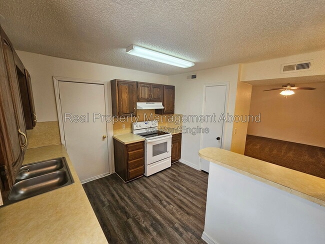 Photo - 8009 N 117th E Ave