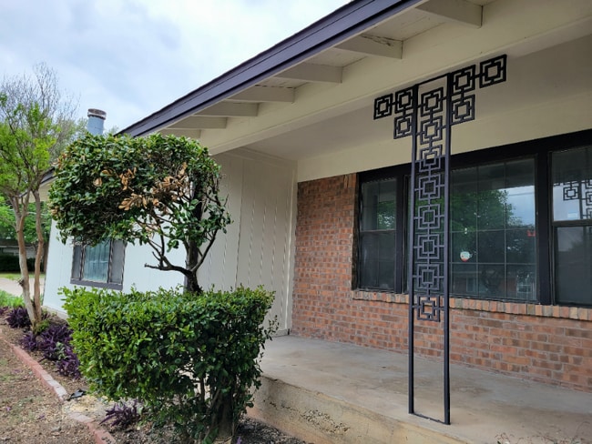 Photo - 4400 Hodgkins Rd