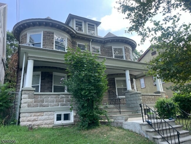 Building Photo - 43 Mapes Ave Unit 1L Rental